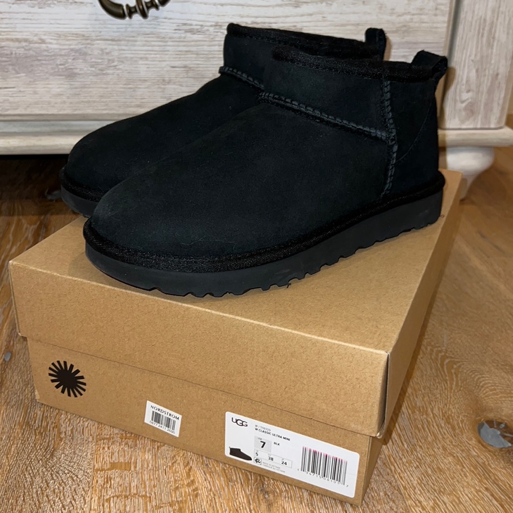Black Classic Ultra Mini Uggs